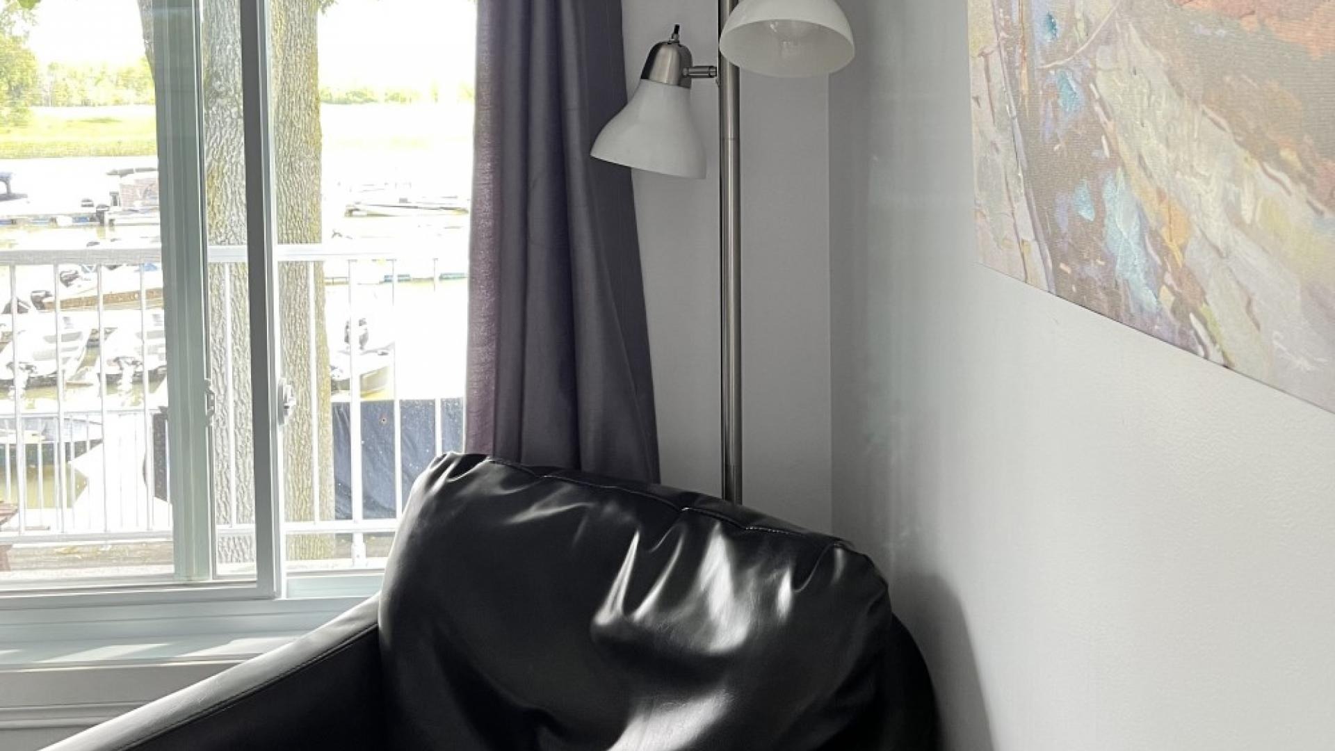 imgi_7_salon---garrot---side